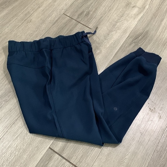 Lululemon License to Train High-Rise Pant Navy Blue     size 4 Joggers - Picture 10 of 13